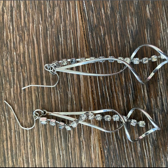 Jewelry - Dangling earrings